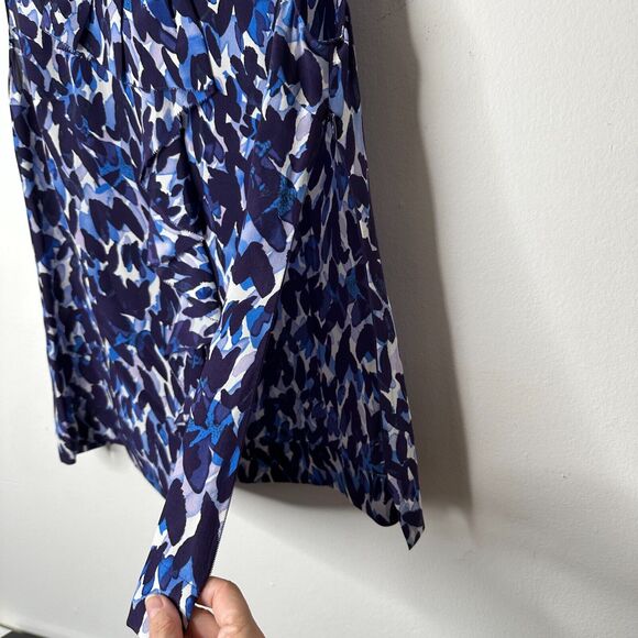 Halogen Flowy 100% Silk Blue White Abstract Sleeveless Scoop Neck Blouse Medium - Picture 2 of 11